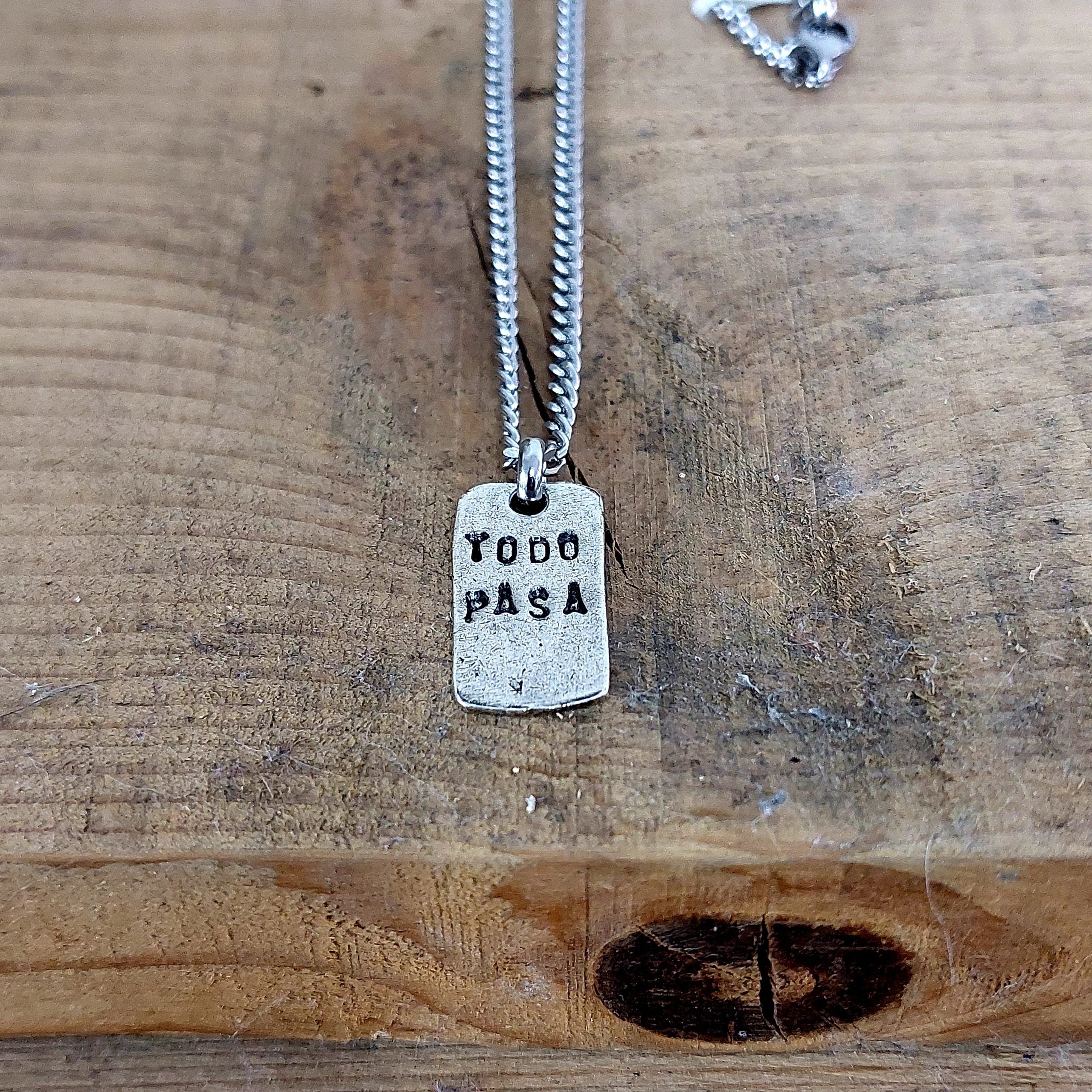 Necklace "Todo pasa"