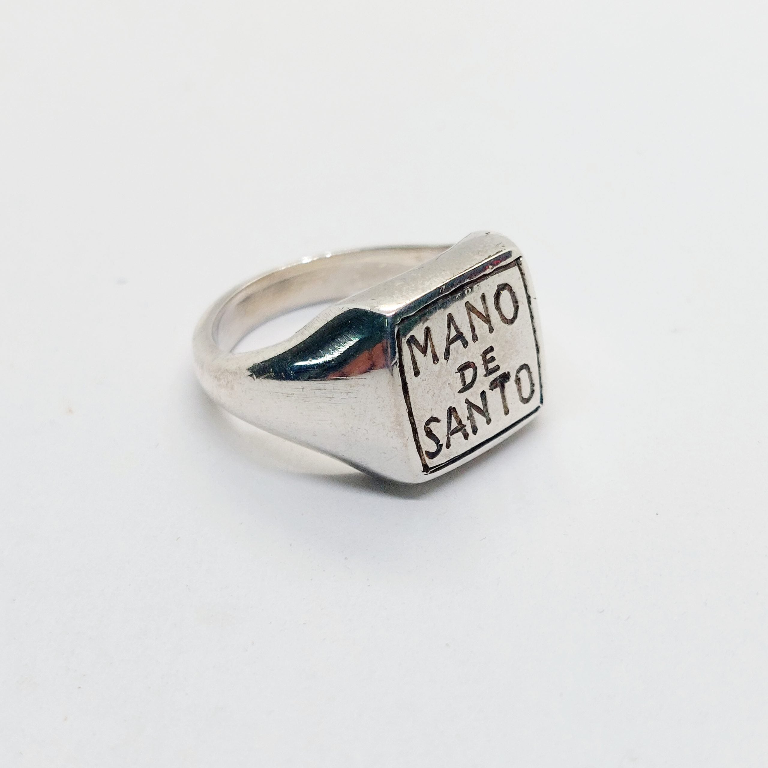 Anillo Mano de Santo