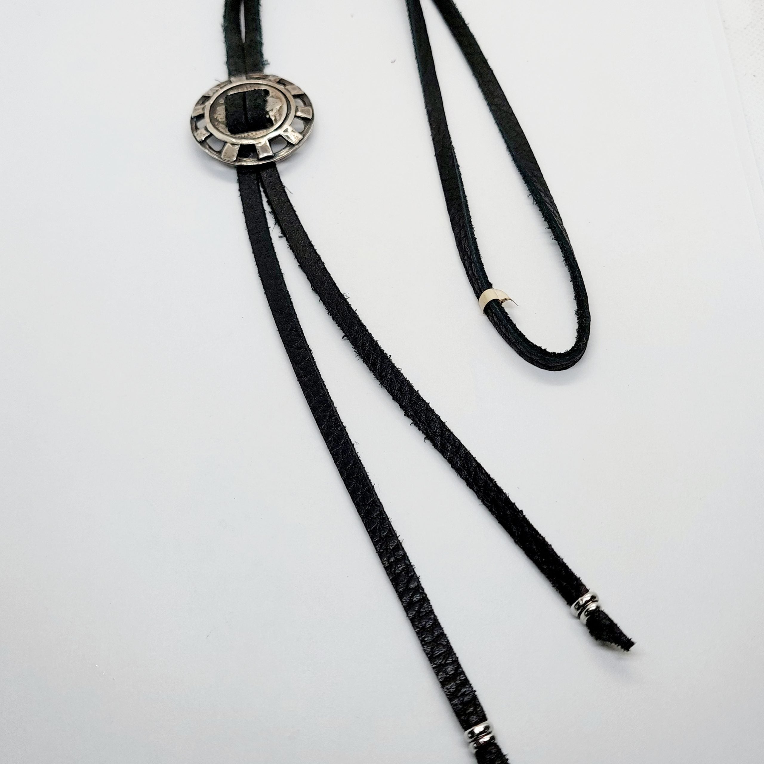 Bolotie Desert black