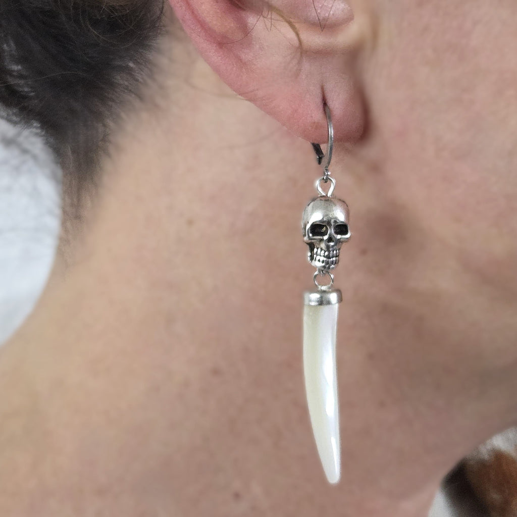 Earring Nacre Skull
