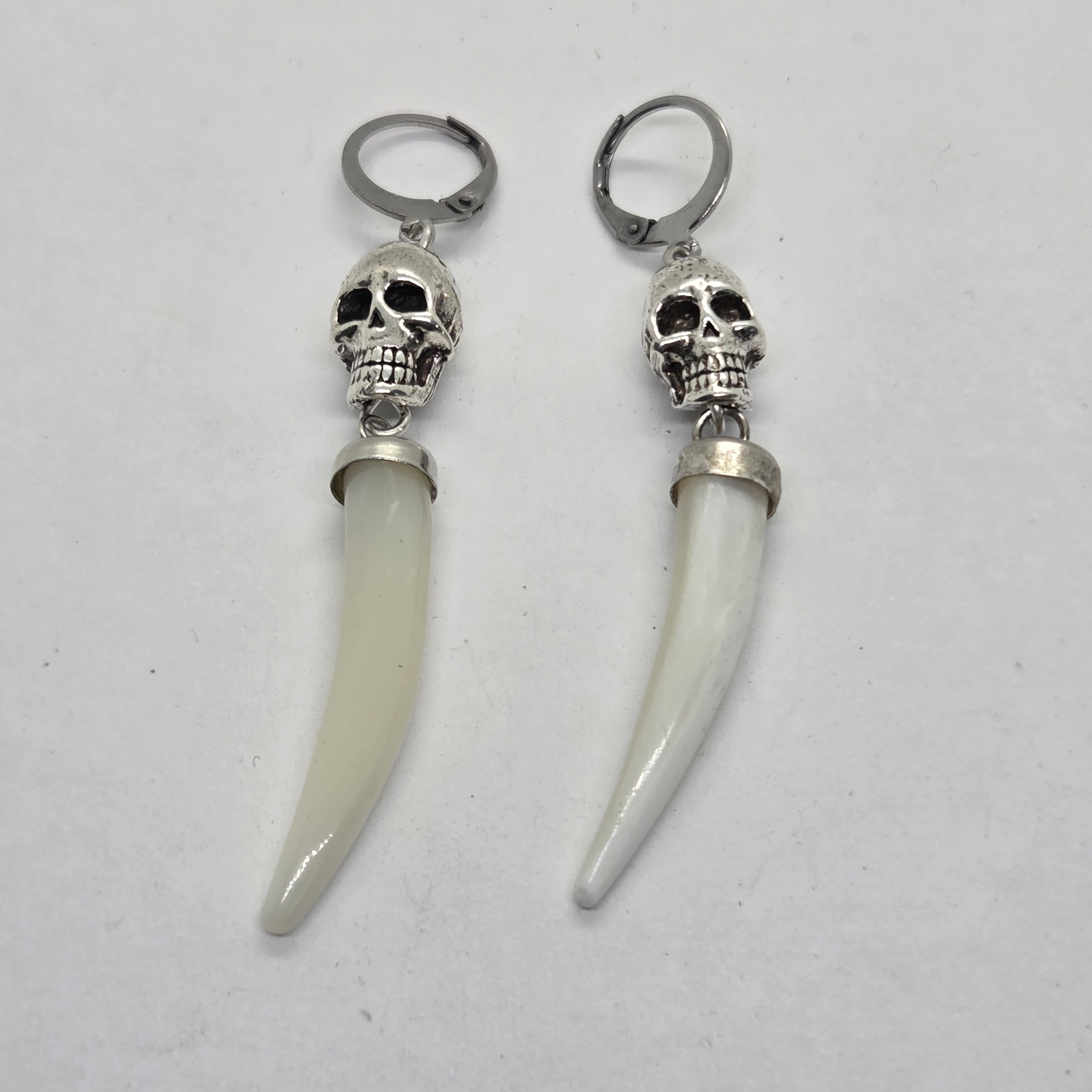 Earring Nacre Skull