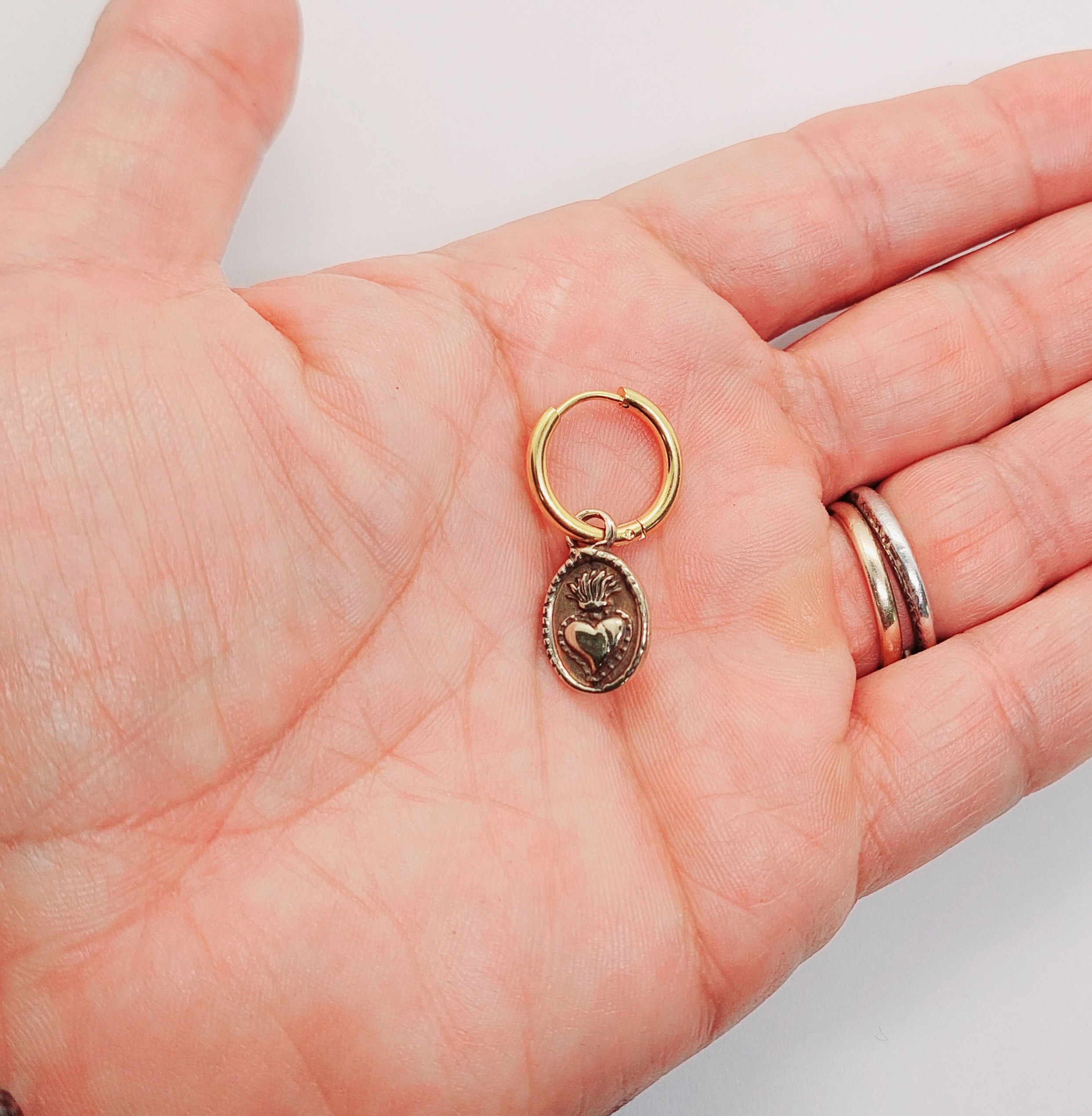 Earring Corazón Sagrado