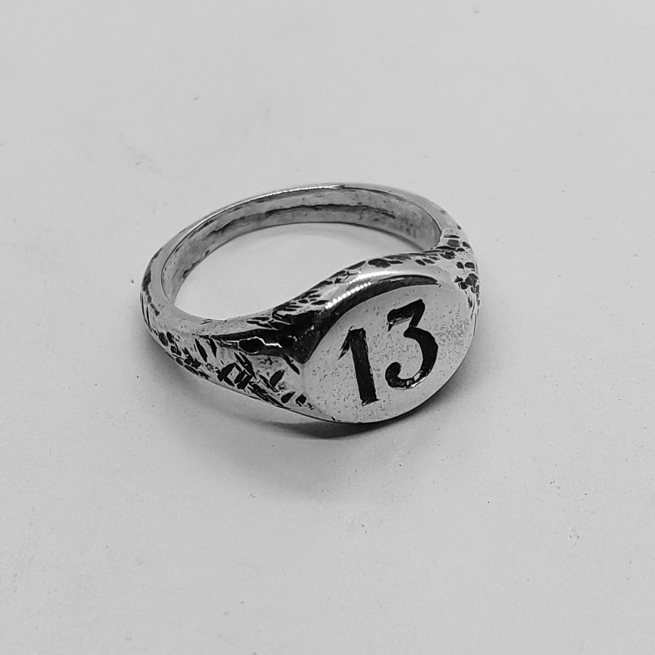 Ring Lucky 13