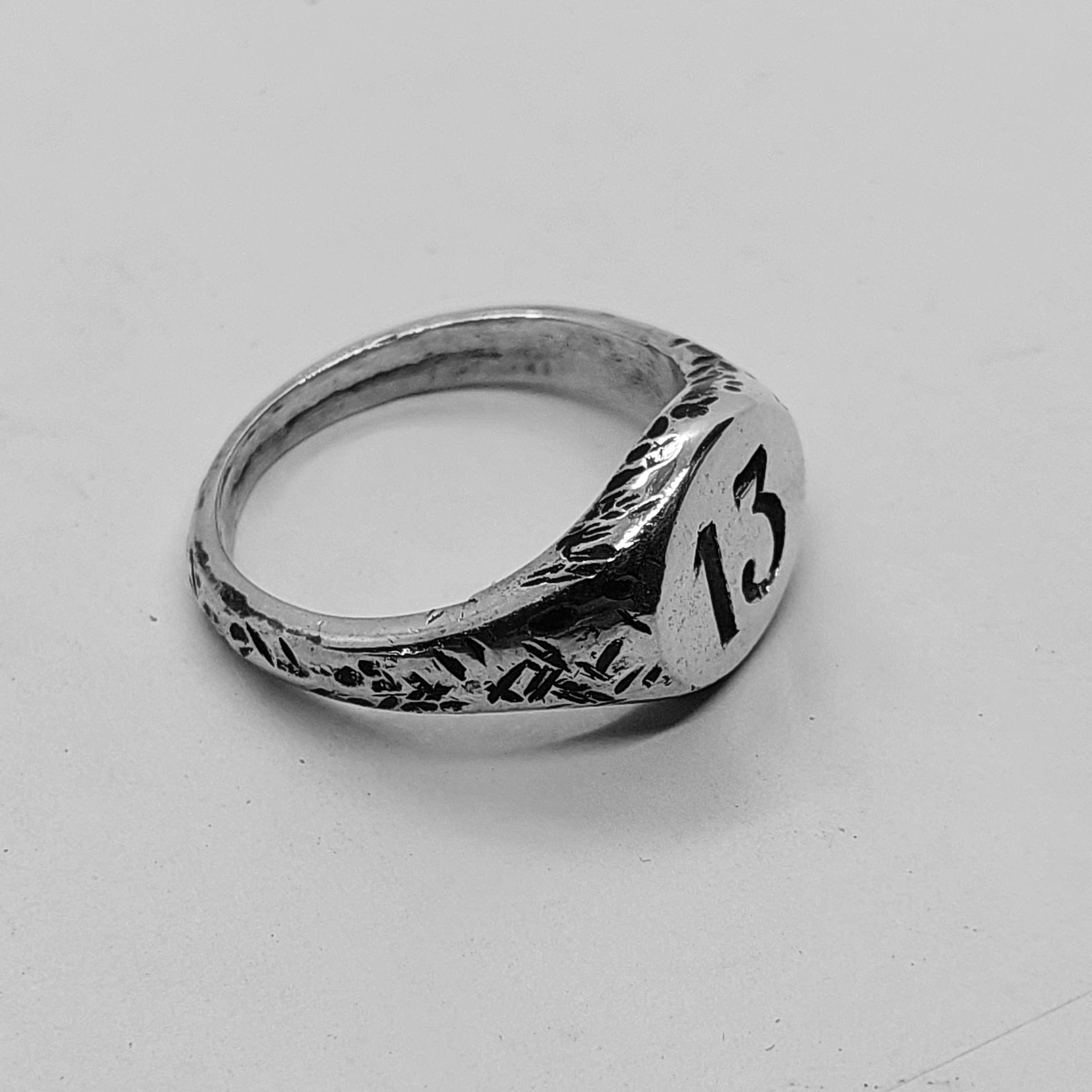 Ring Lucky 13