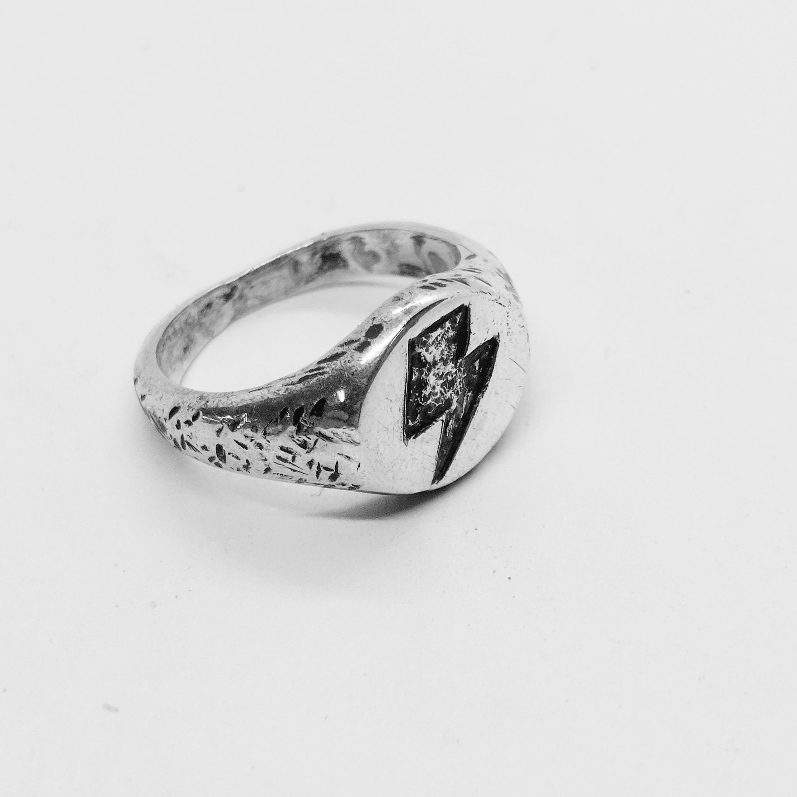 Ring Dirty Bolt
