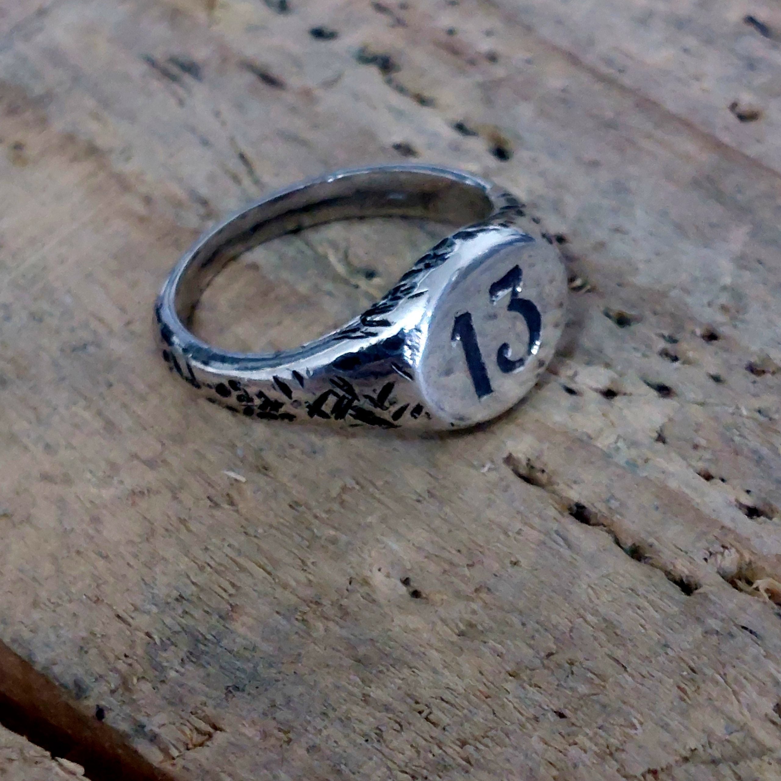Ring Lucky 13