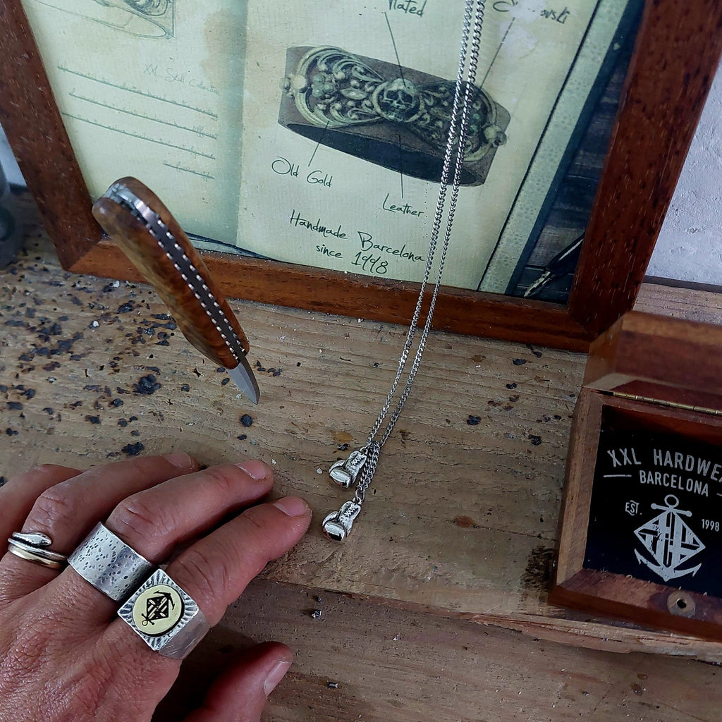 Necklace Boxer