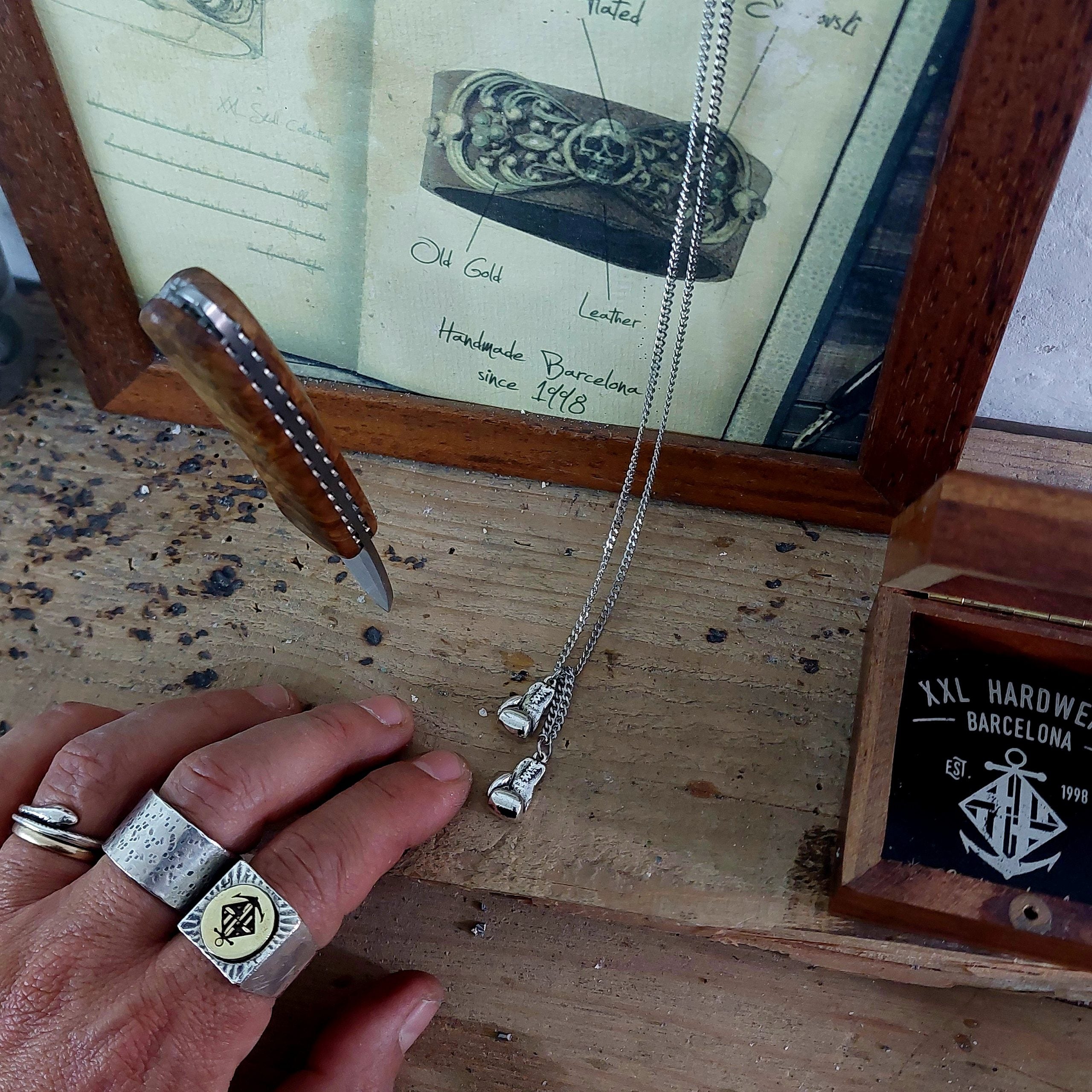 Necklace Boxer