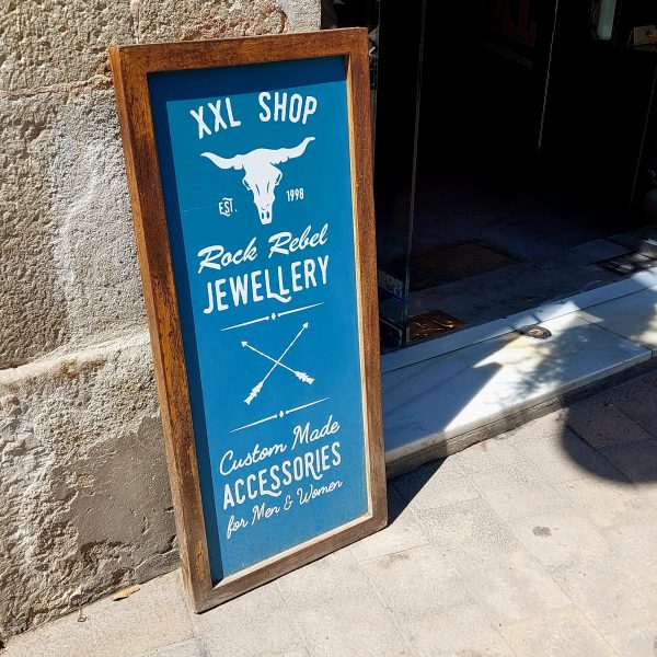 Nashville wallet chain