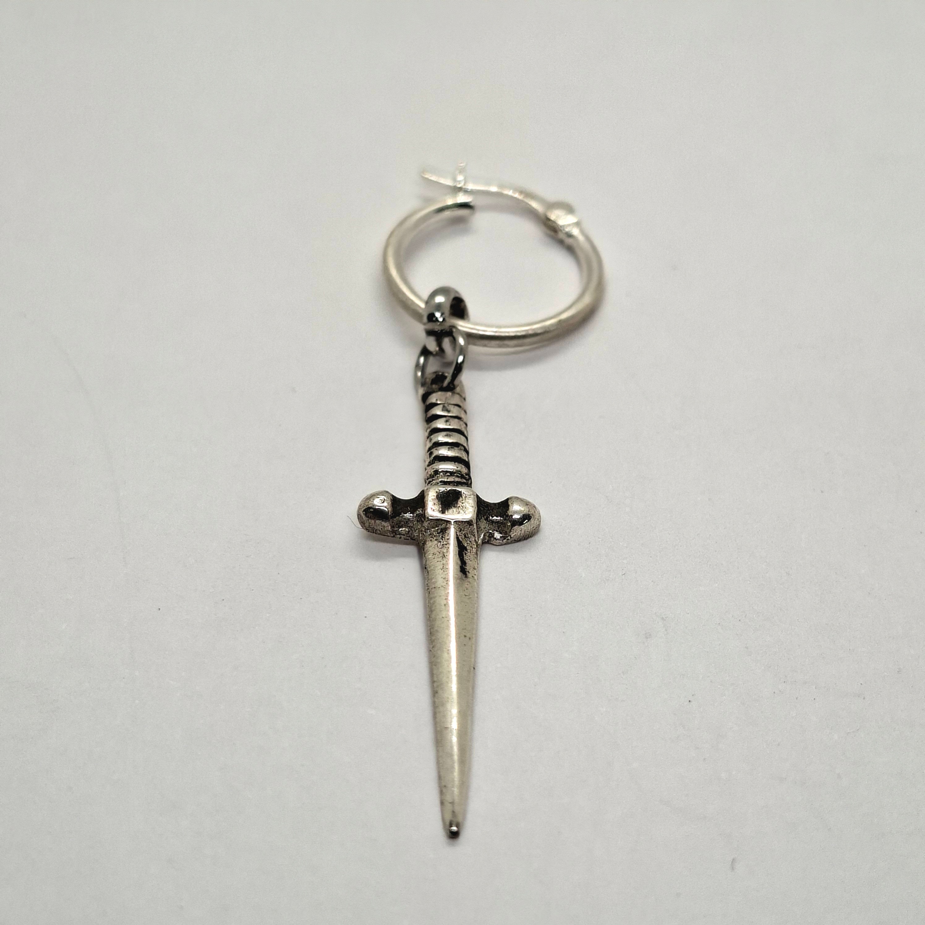 Schwert-Ohrring aus Silber