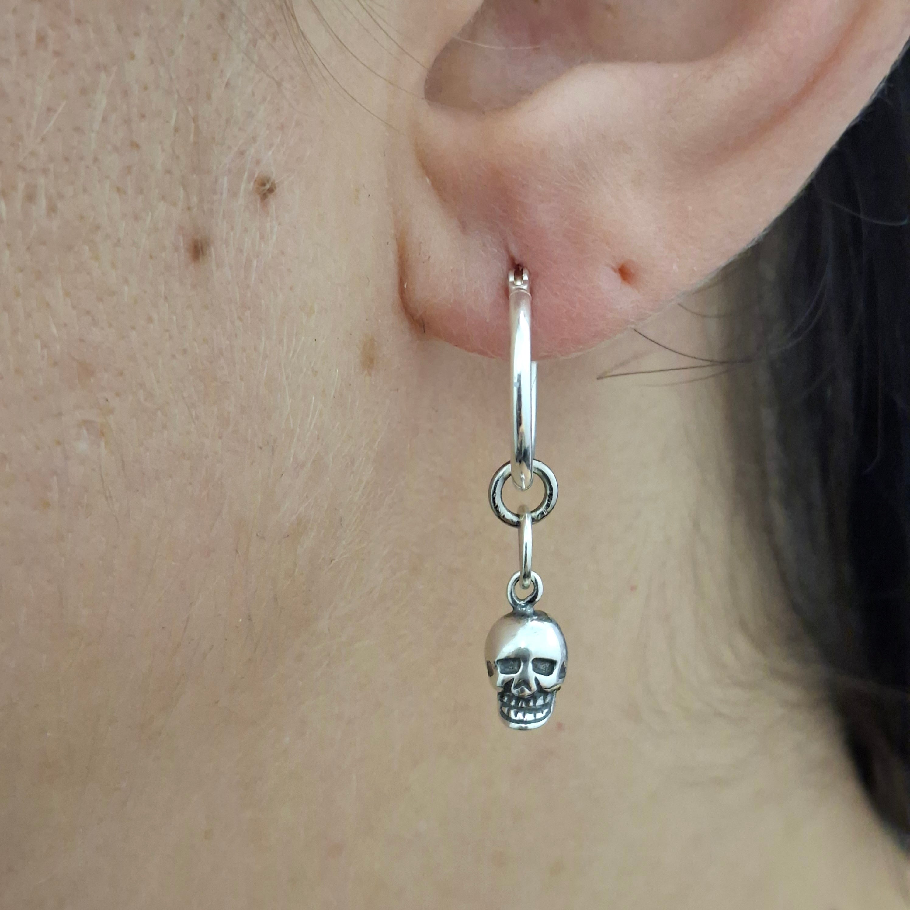 Totenkopf-Ohrring
